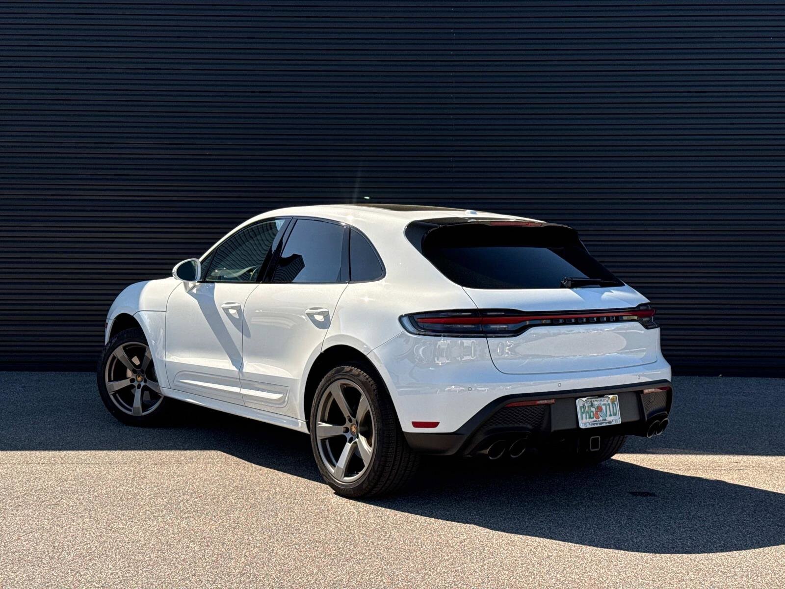 2024 Porsche Macan photo 3