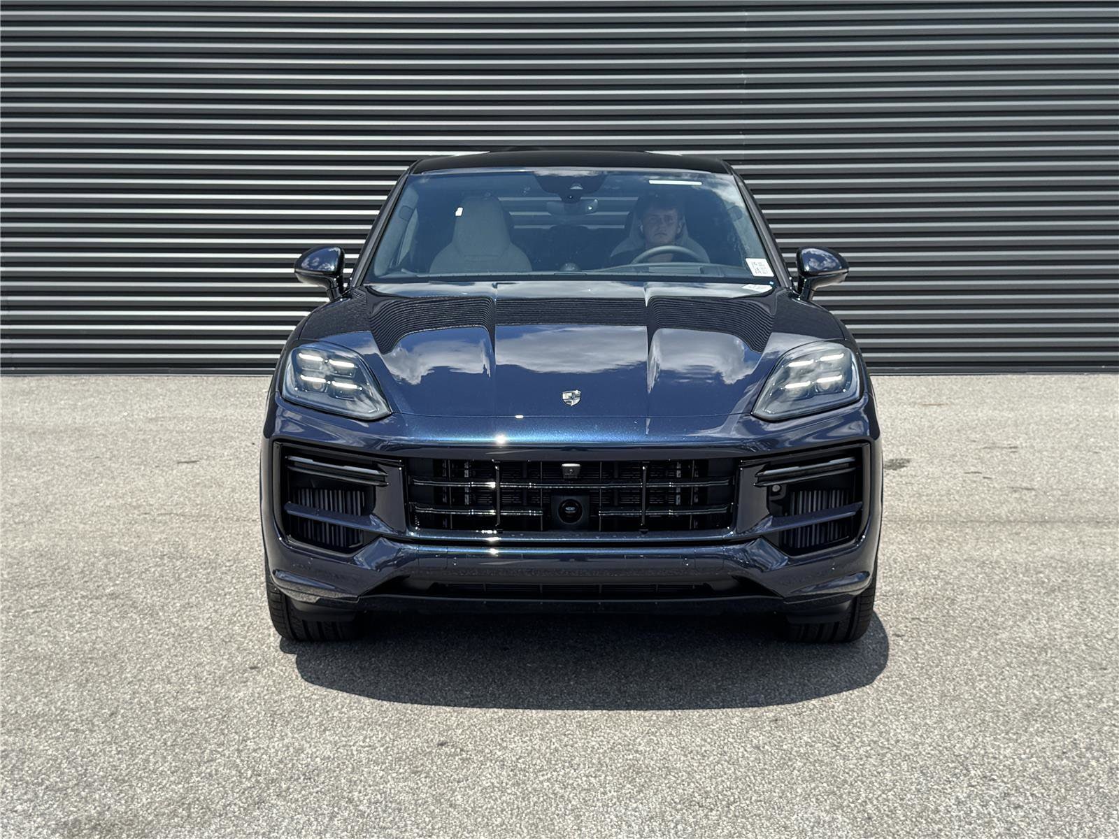 2025 Porsche Cayenne Coup E-Hybrid - Photo 10