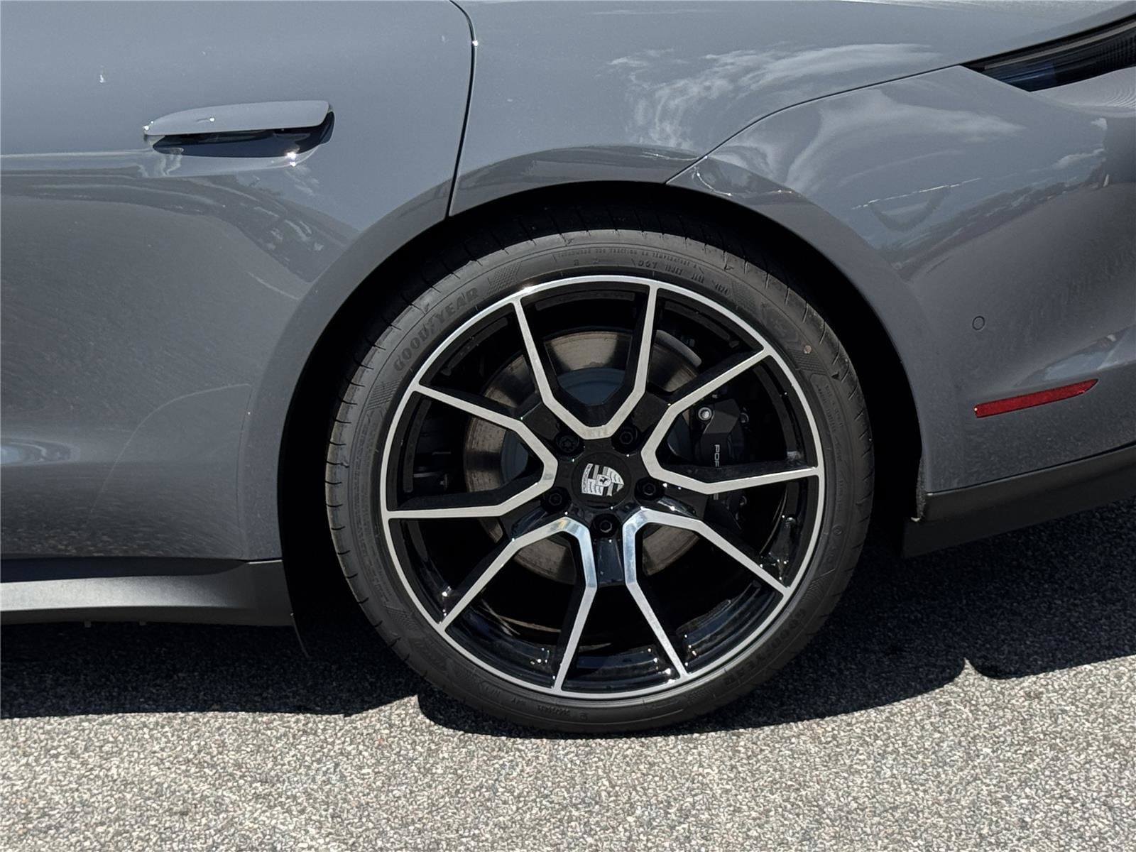 2025 Porsche Taycan Base - Photo 12