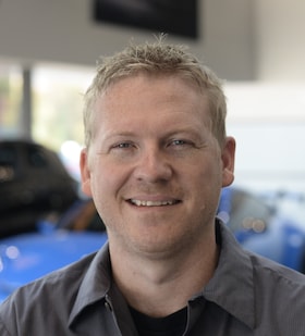 Staff member Trevor from ID_e80797289e82