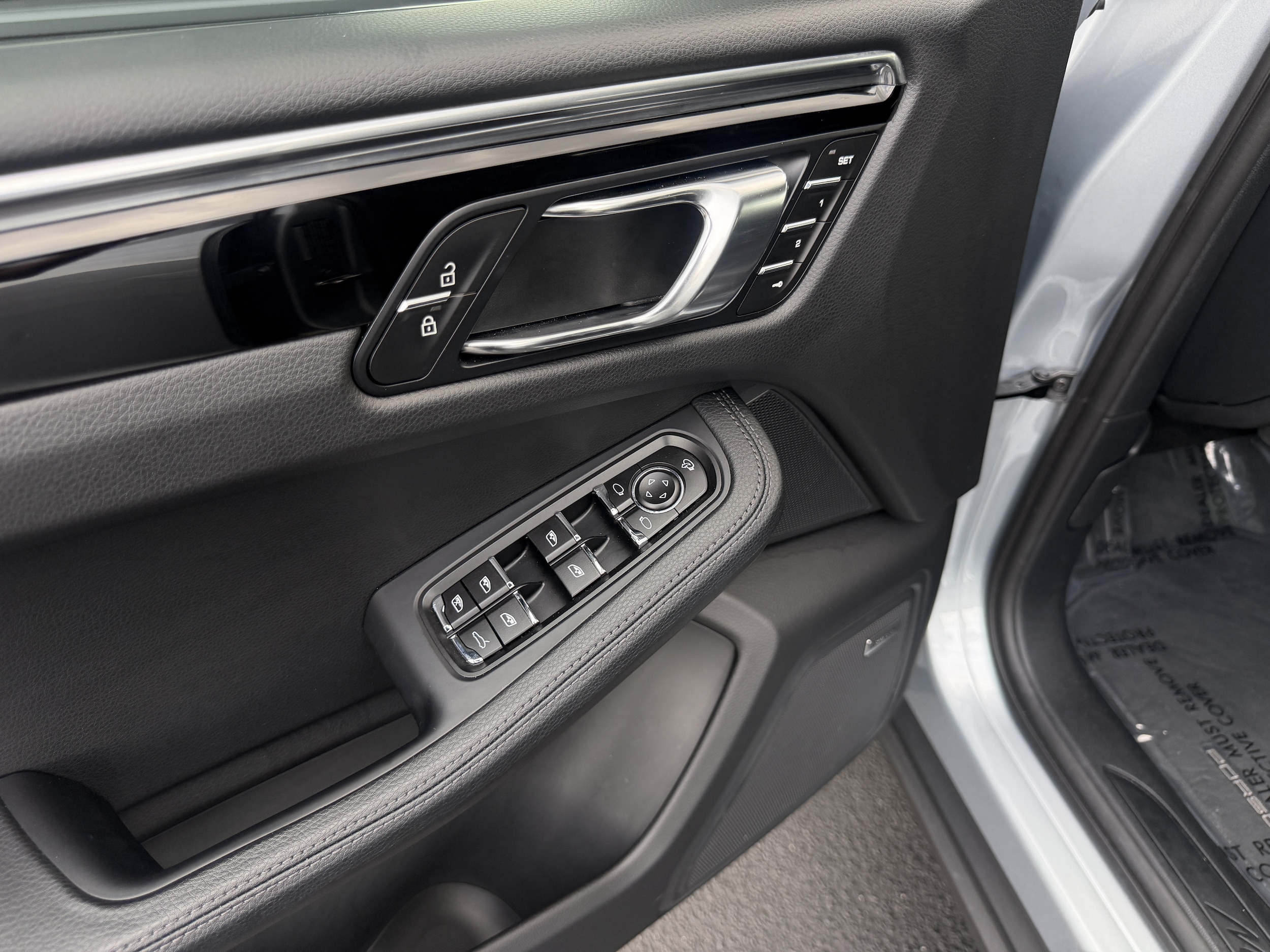 2026 Porsche Macan Base - Photo 17