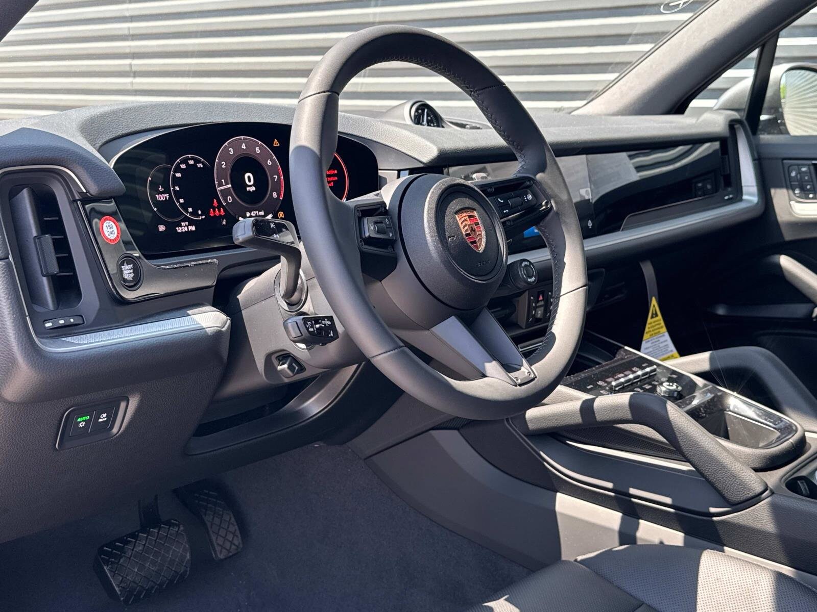 2025 Porsche Cayenne photo 4