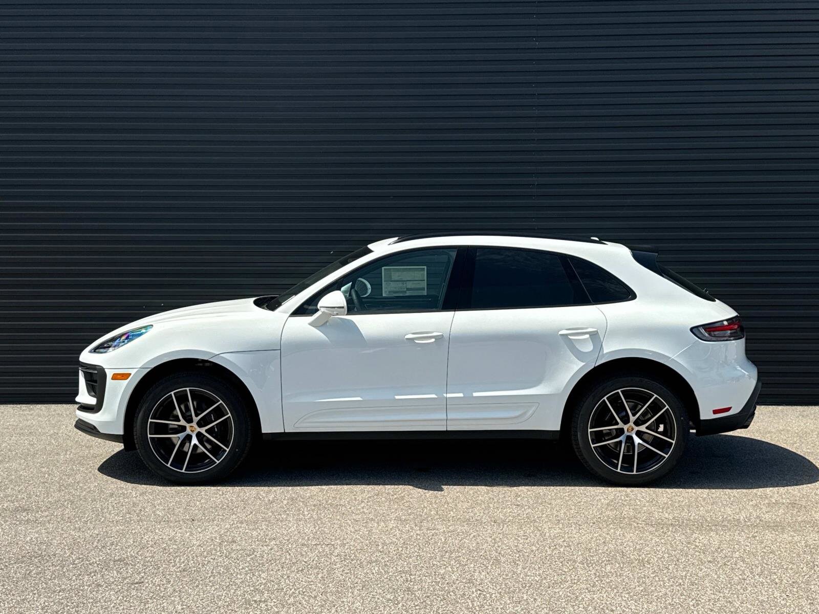 2025 Porsche Macan S photo 2