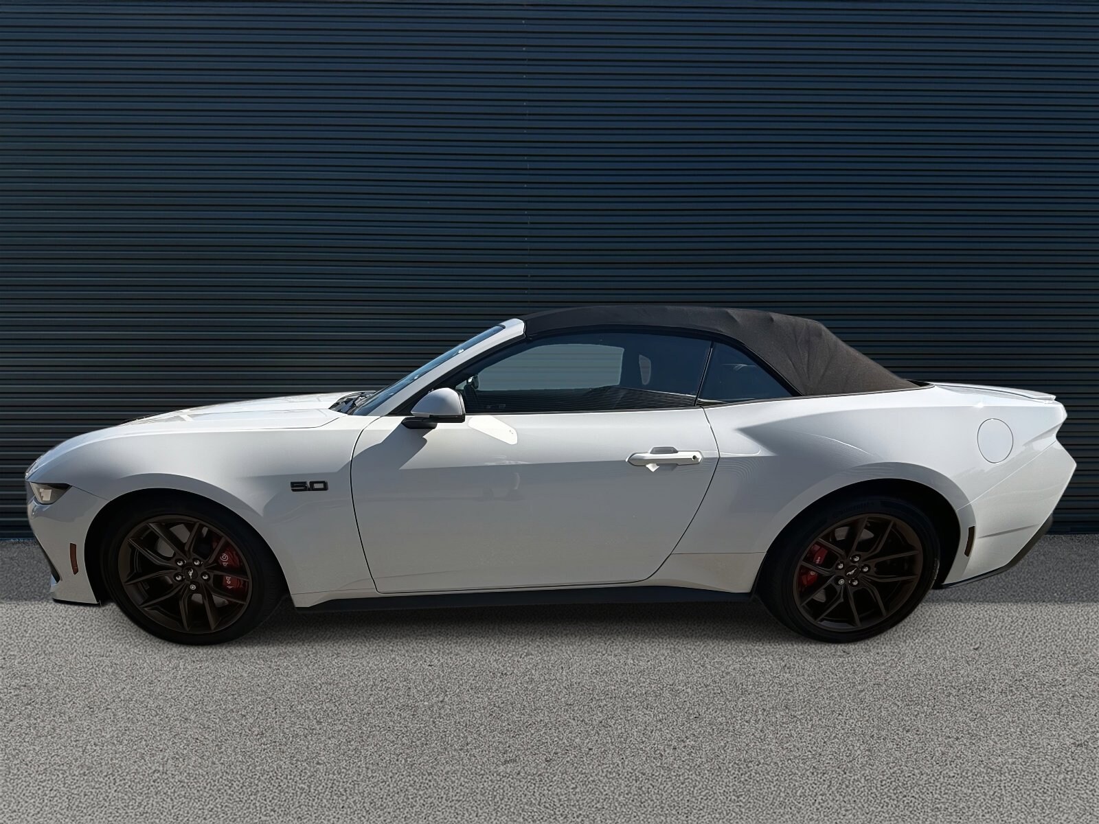 2025 Ford Mustang GT Premium Convertible photo 2