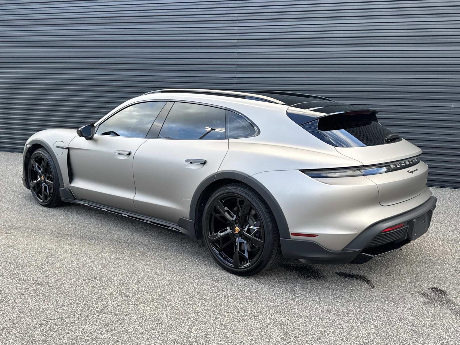 2023 Porsche Taycan Cross Turismo 4 photo 3