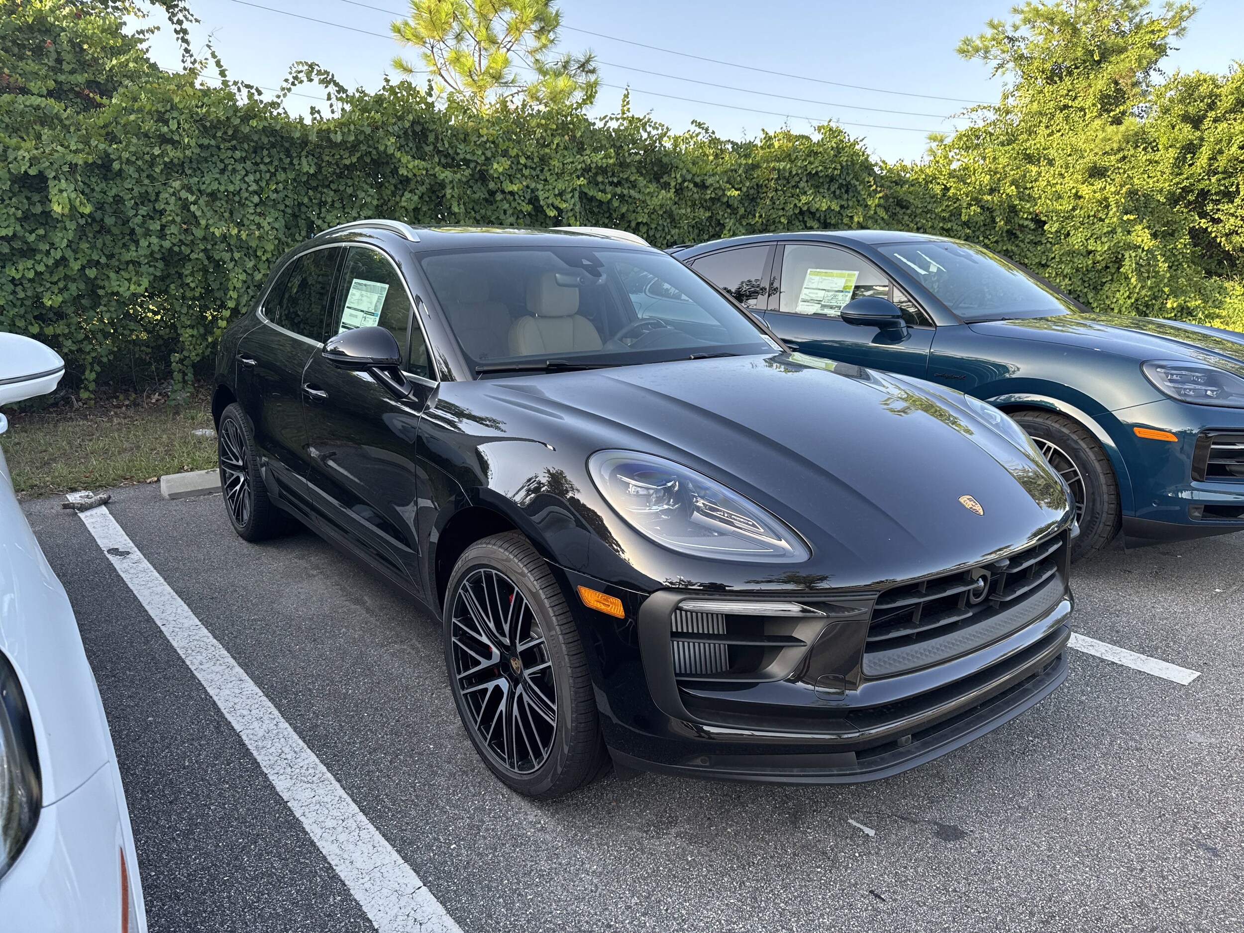 2025 Porsche Macan S photo 3