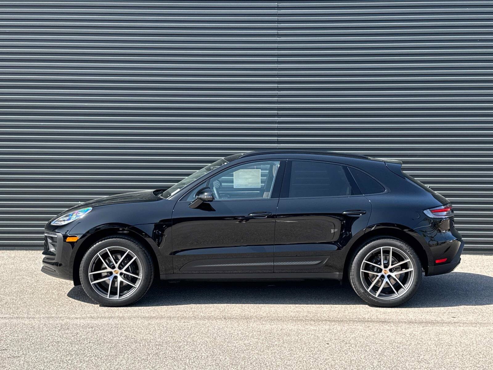 2025 Porsche Macan S photo 2
