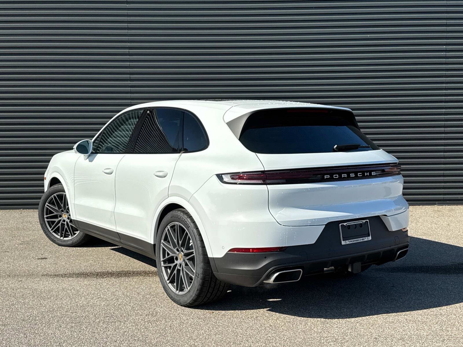 2024 Porsche Cayenne photo 3