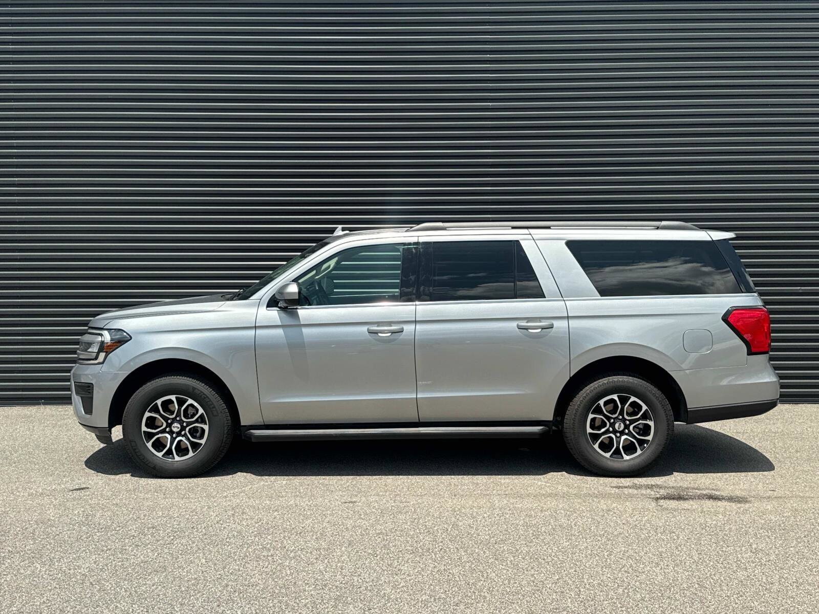 2024 Ford Expedition MAX XLT photo 2