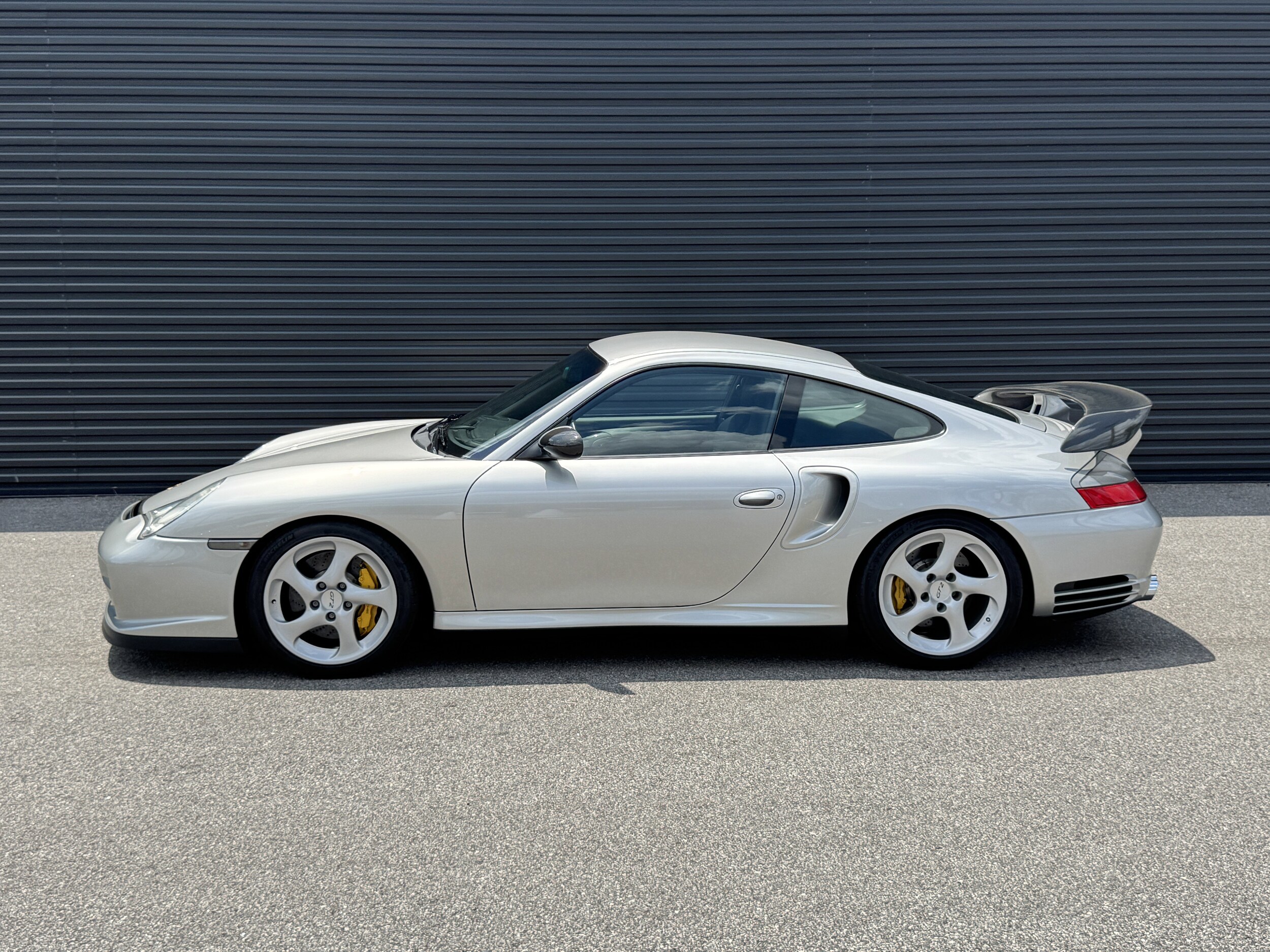2002 Porsche 911 GT2 Coupe photo 2