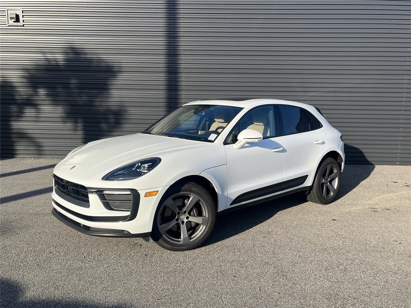2025 Porsche Macan Base