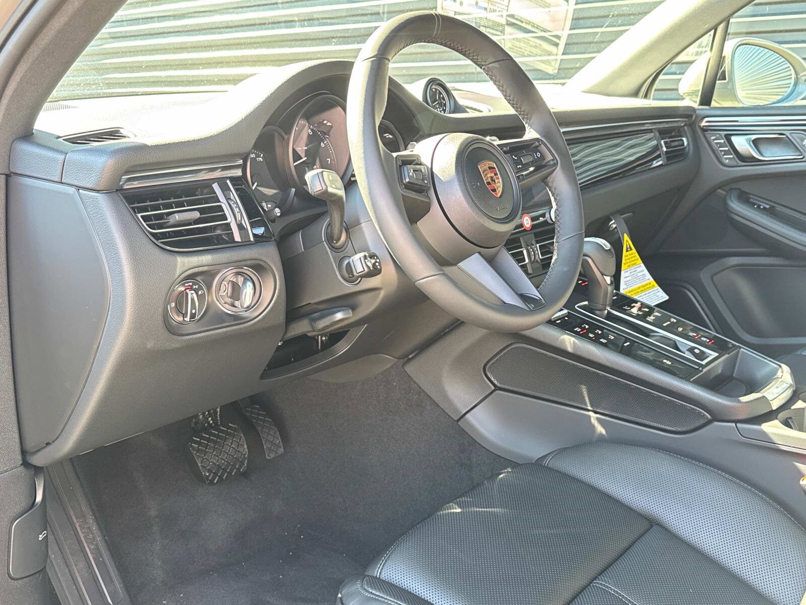 2025 Porsche Macan photo 4
