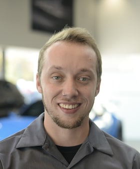 Staff member Peter from ID_e80797289e82