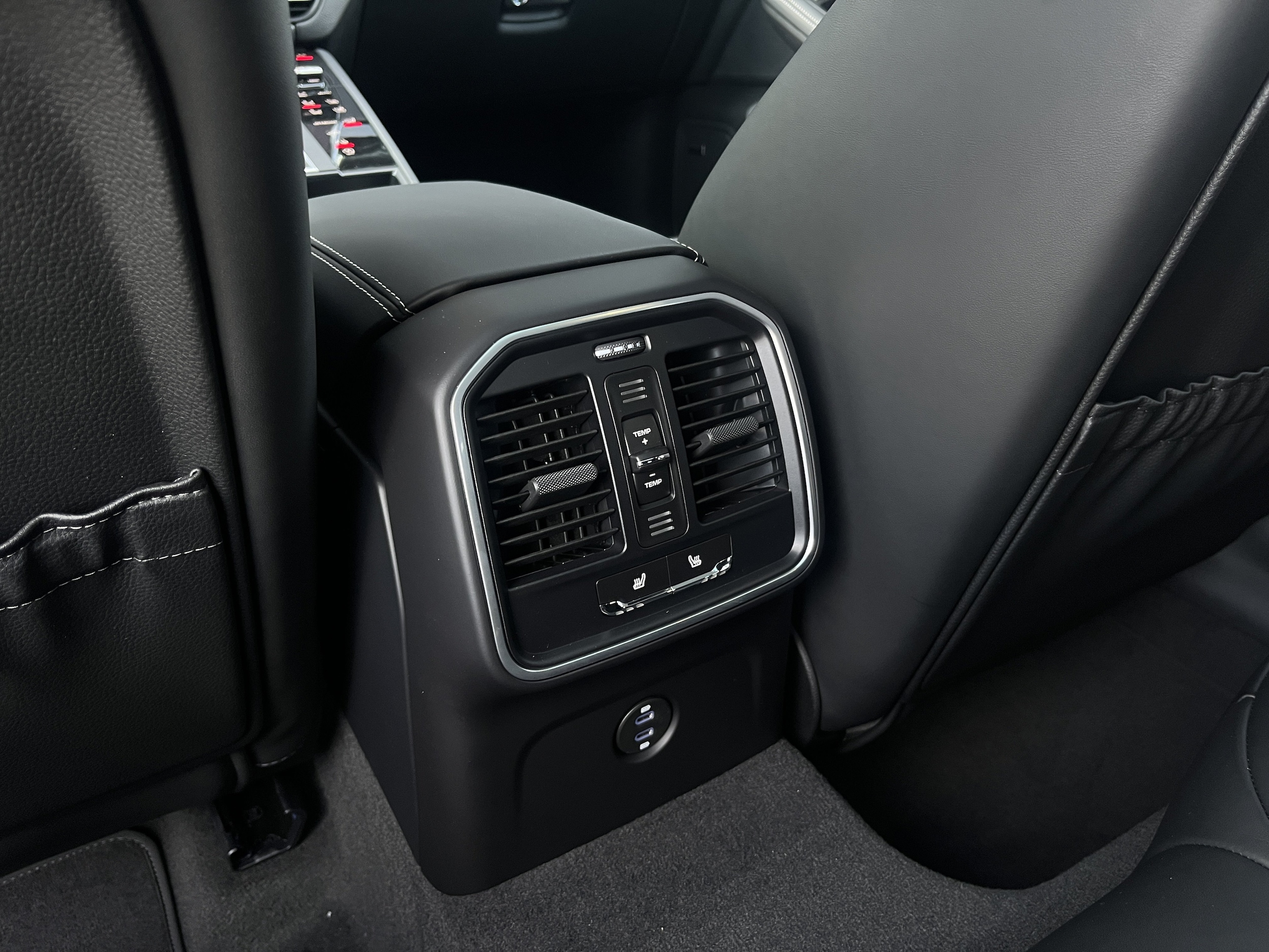 2026 Porsche Macan T - Photo 28