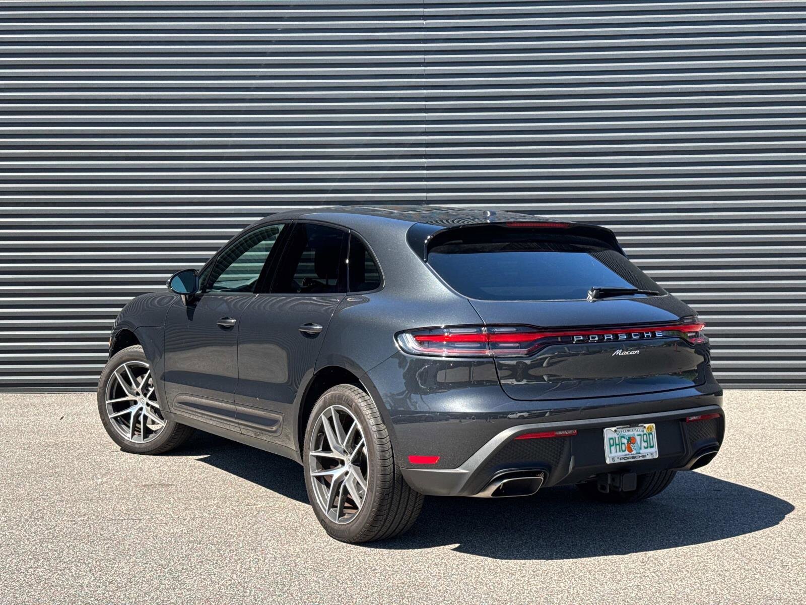 2025 Porsche Macan photo 3