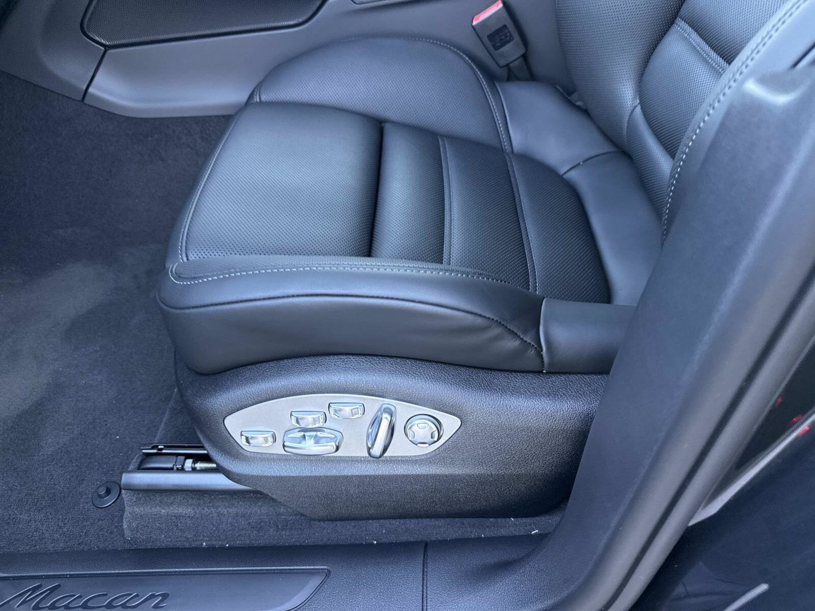 2026 Porsche Macan Base - Photo 14