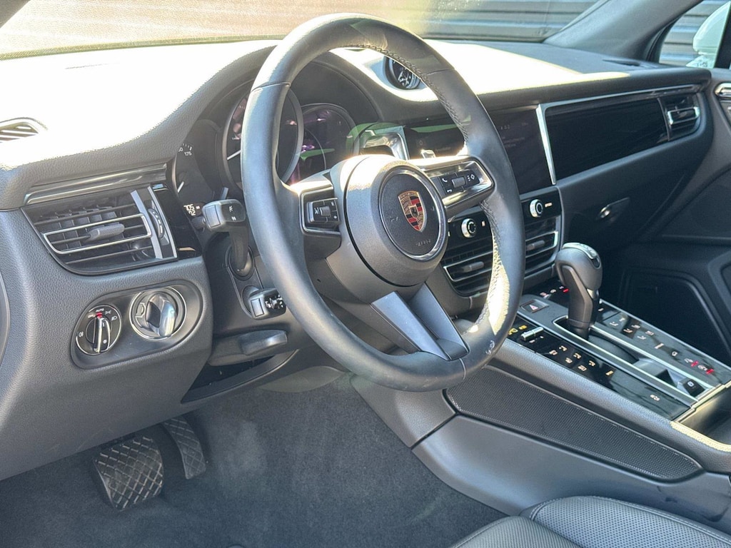 New 2025 Porsche Macan  SUV
