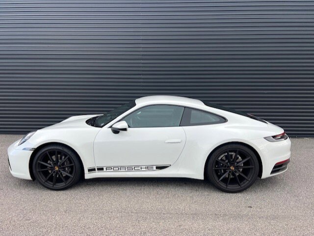 2022 Porsche 911 Coupe photo 2