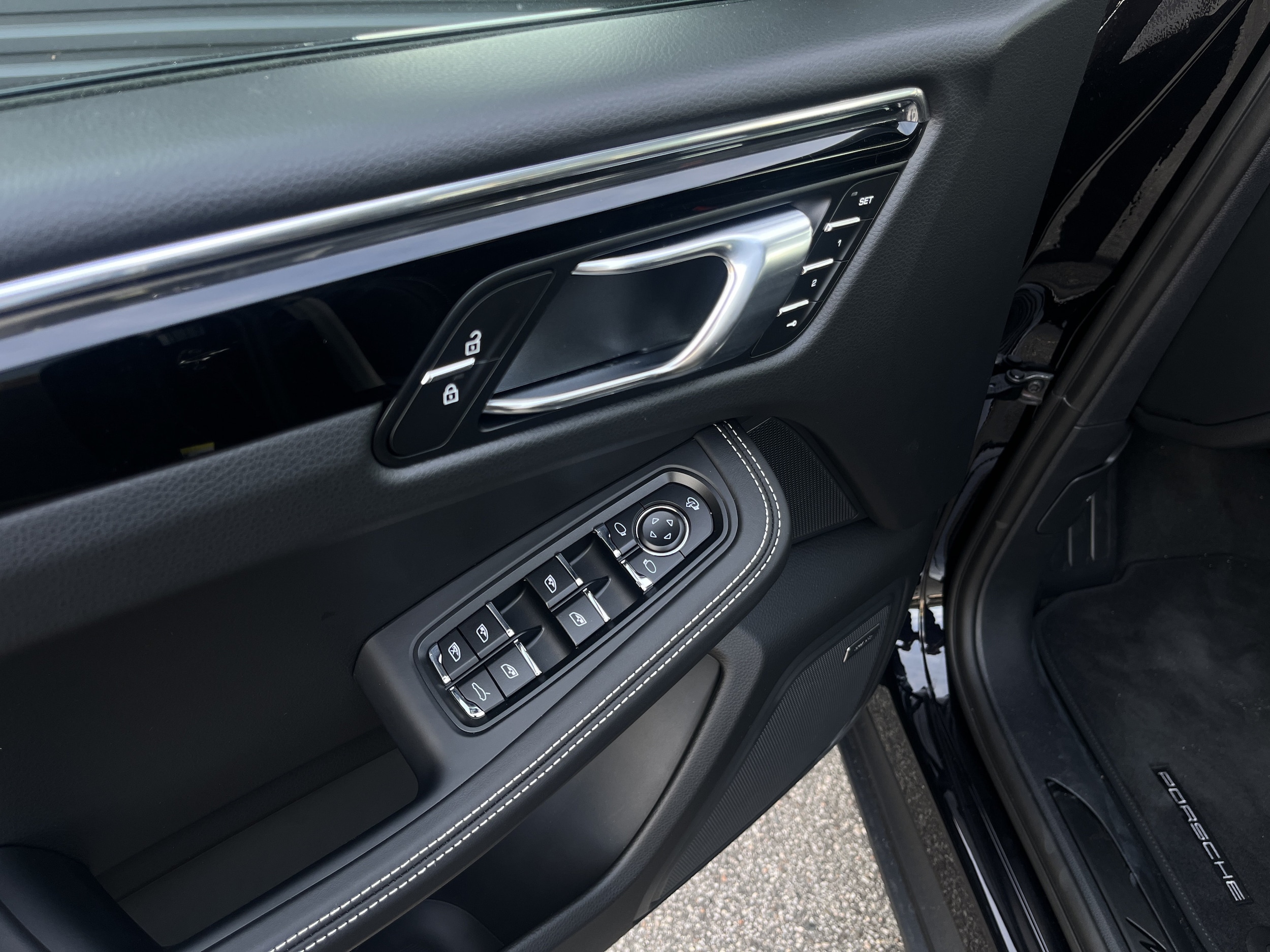 2026 Porsche Macan T - Photo 16