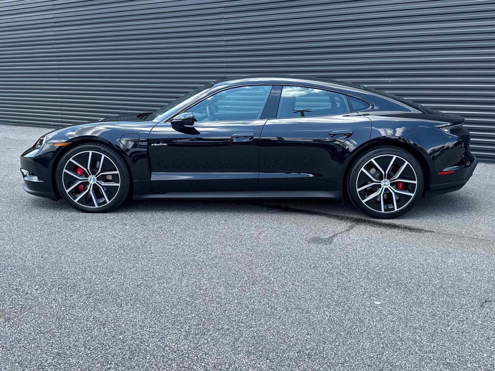 2025 Porsche Taycan 4S photo 2