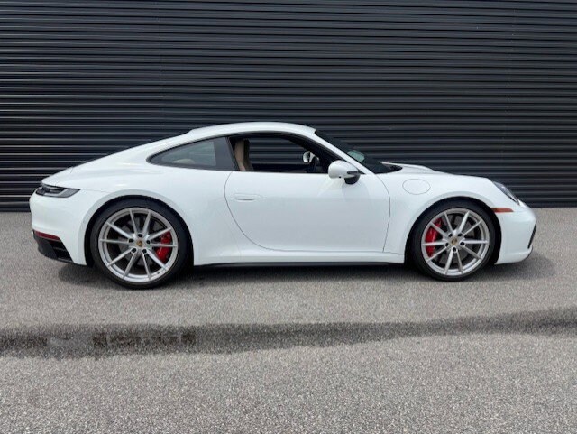 2022 Porsche 911 GTS photo 2
