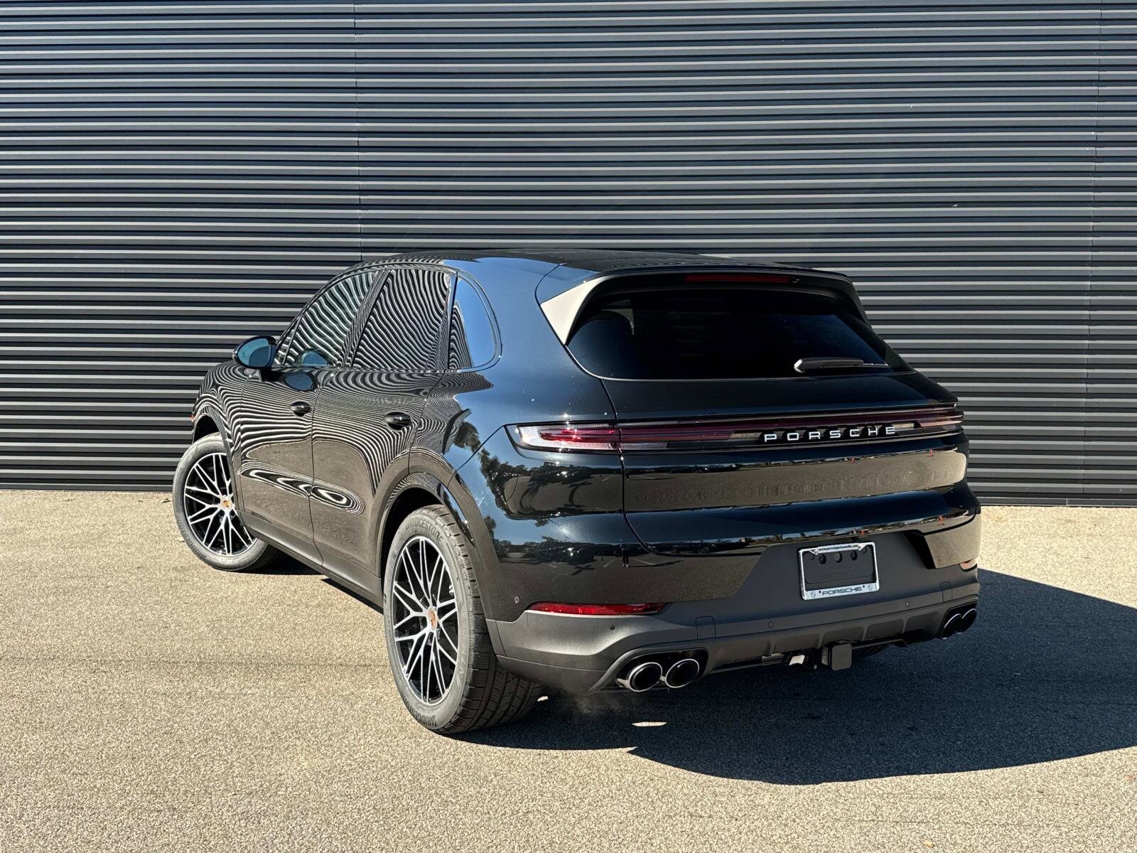 2025 Porsche Cayenne photo 3