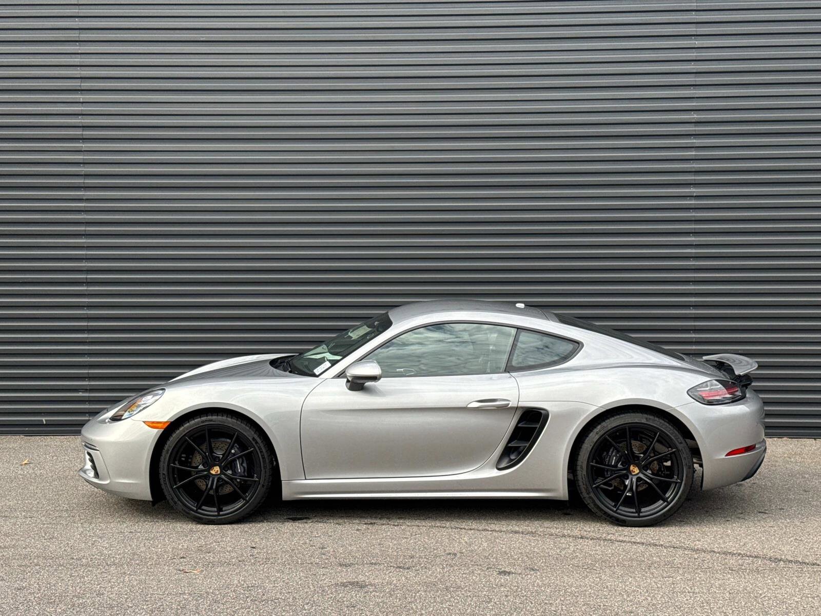 2025 Porsche Cayman Base photo 2