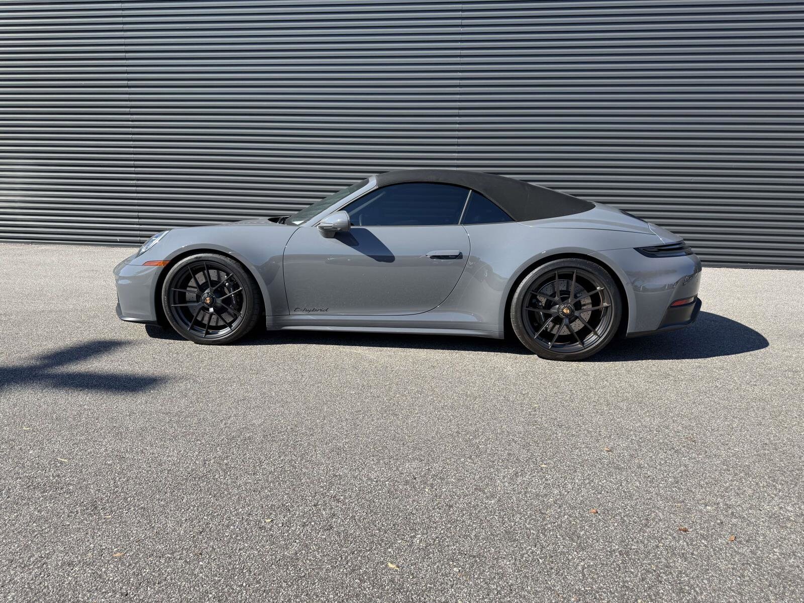 2025 Porsche 911 4 GTS photo 2