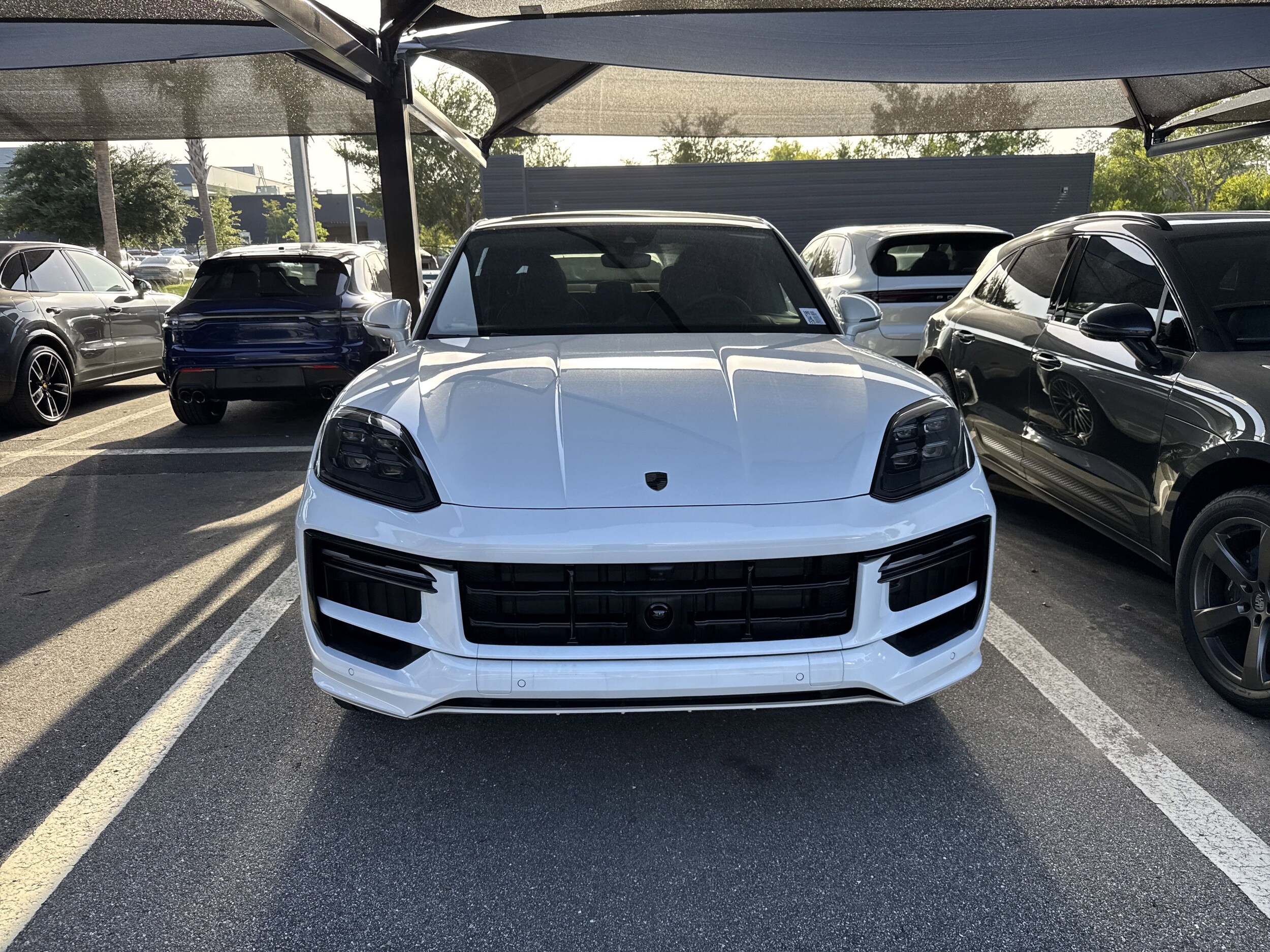 2025 Porsche Cayenne Turbo E-Hybrid photo 2