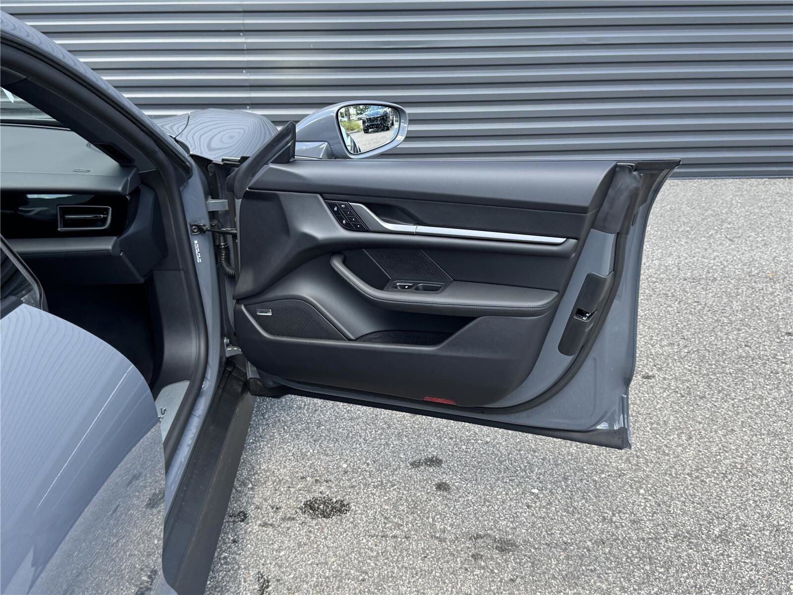 2025 Porsche Taycan Base - Photo 26