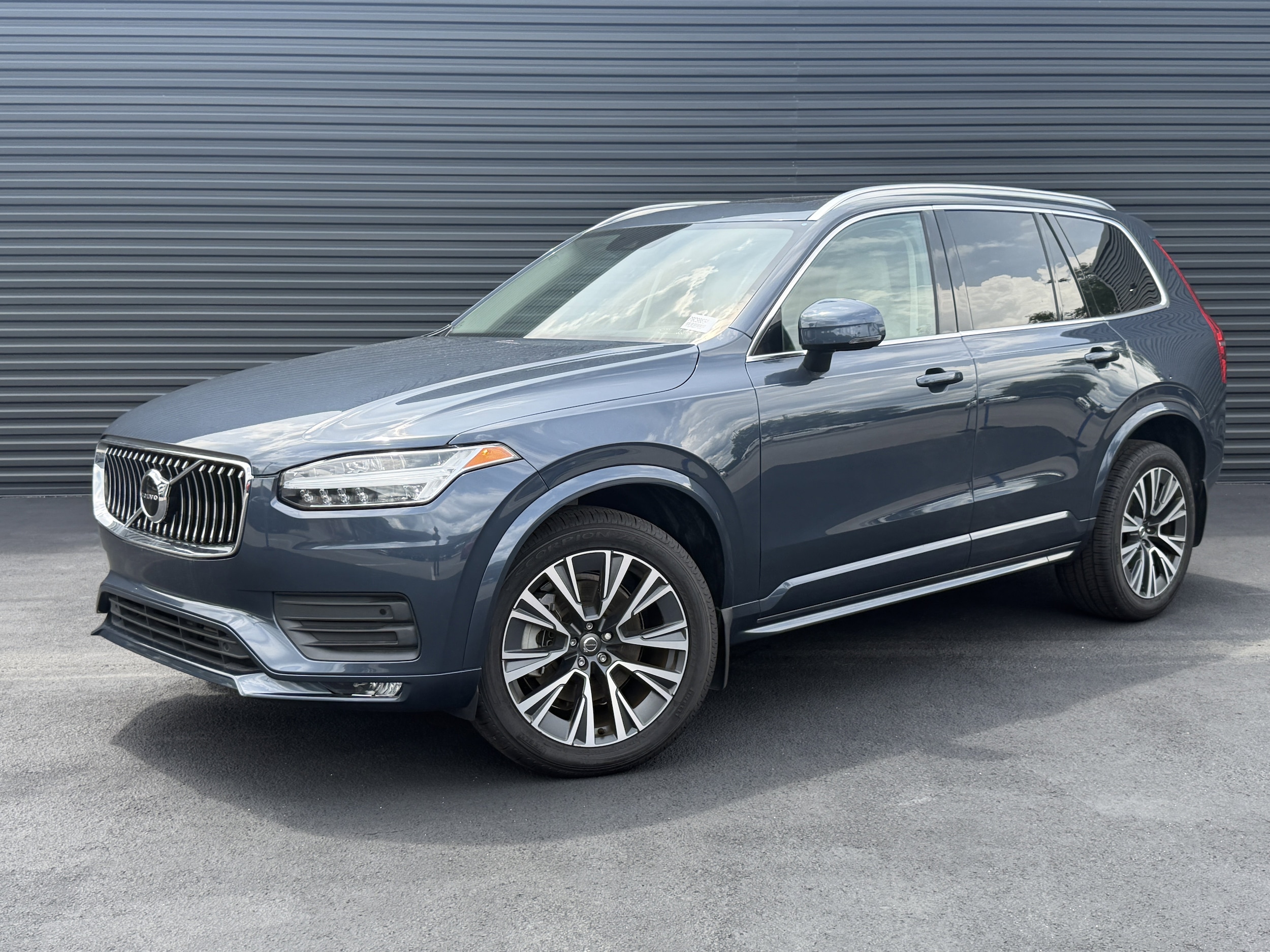 2022 Volvo XC90 T5 Momentum FWD's photo