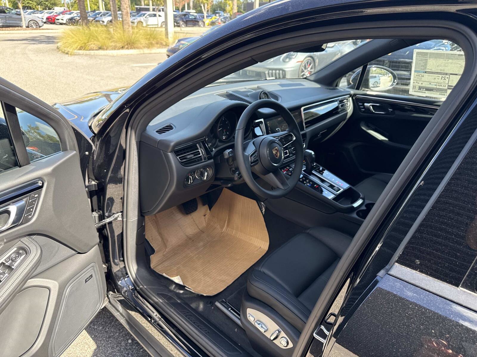 2026 Porsche Macan T photo 4