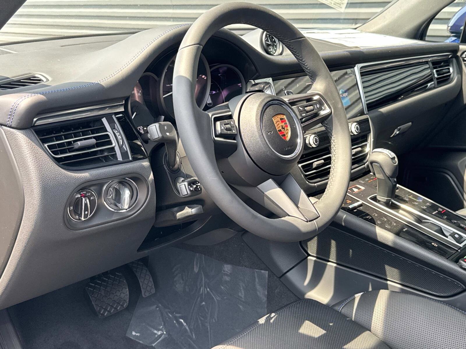 2025 Porsche Macan S photo 4