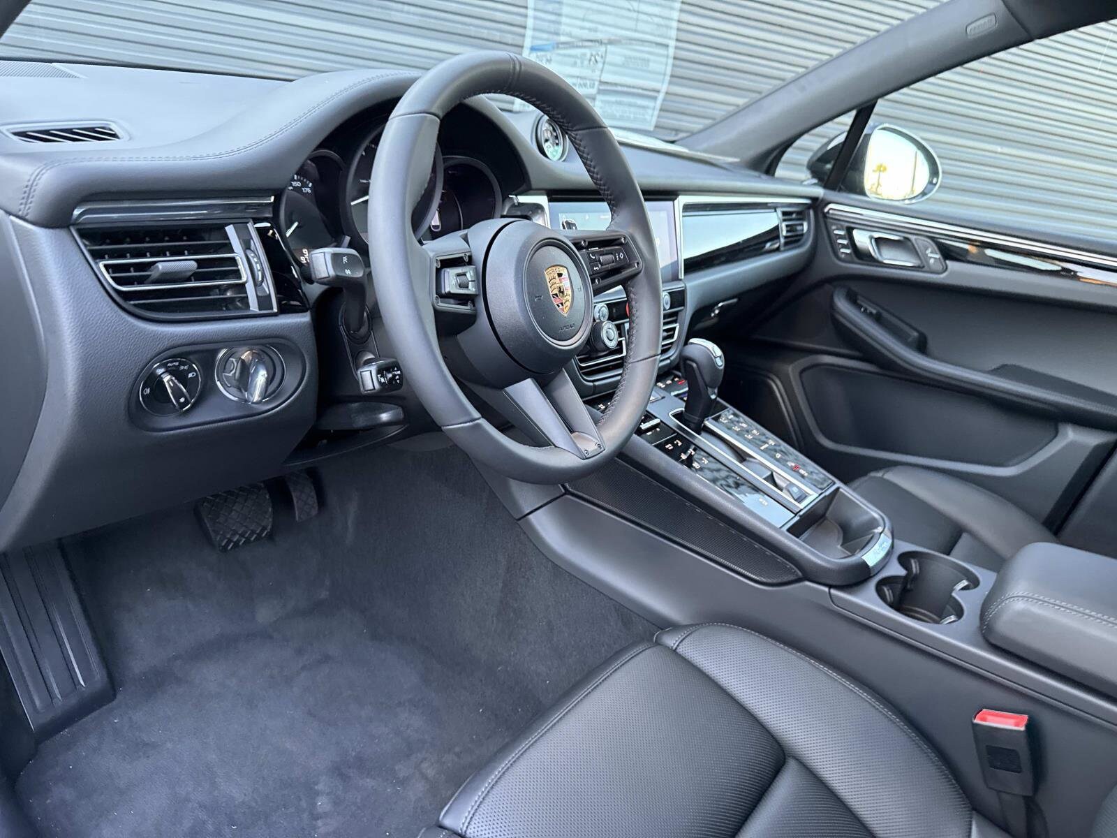 2026 Porsche Macan T photo 4