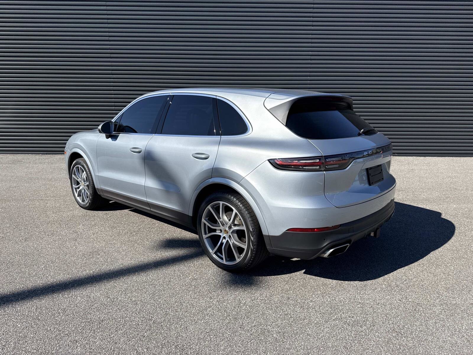 2020 Porsche Cayenne photo 3