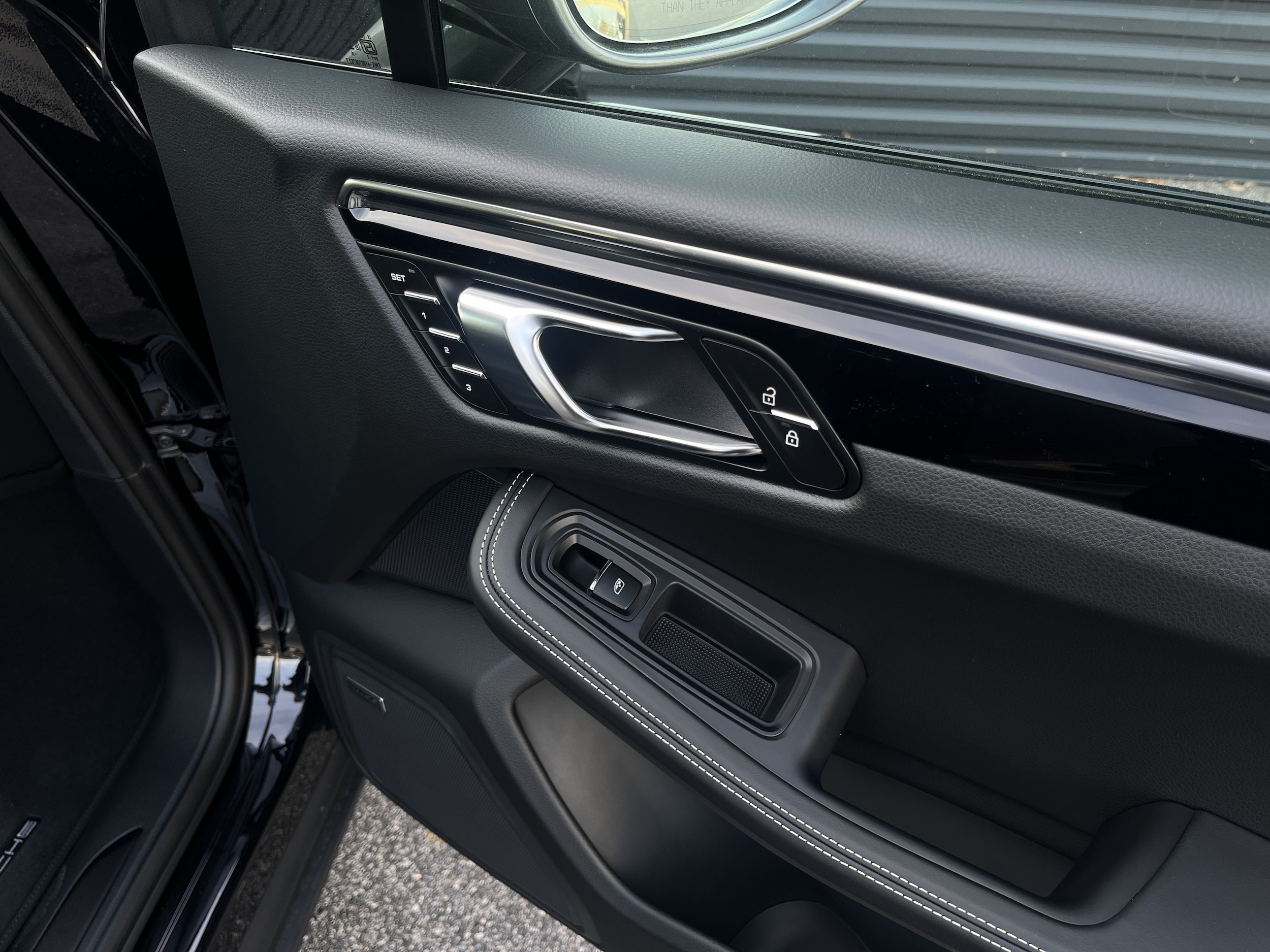 2026 Porsche Macan T - Photo 22