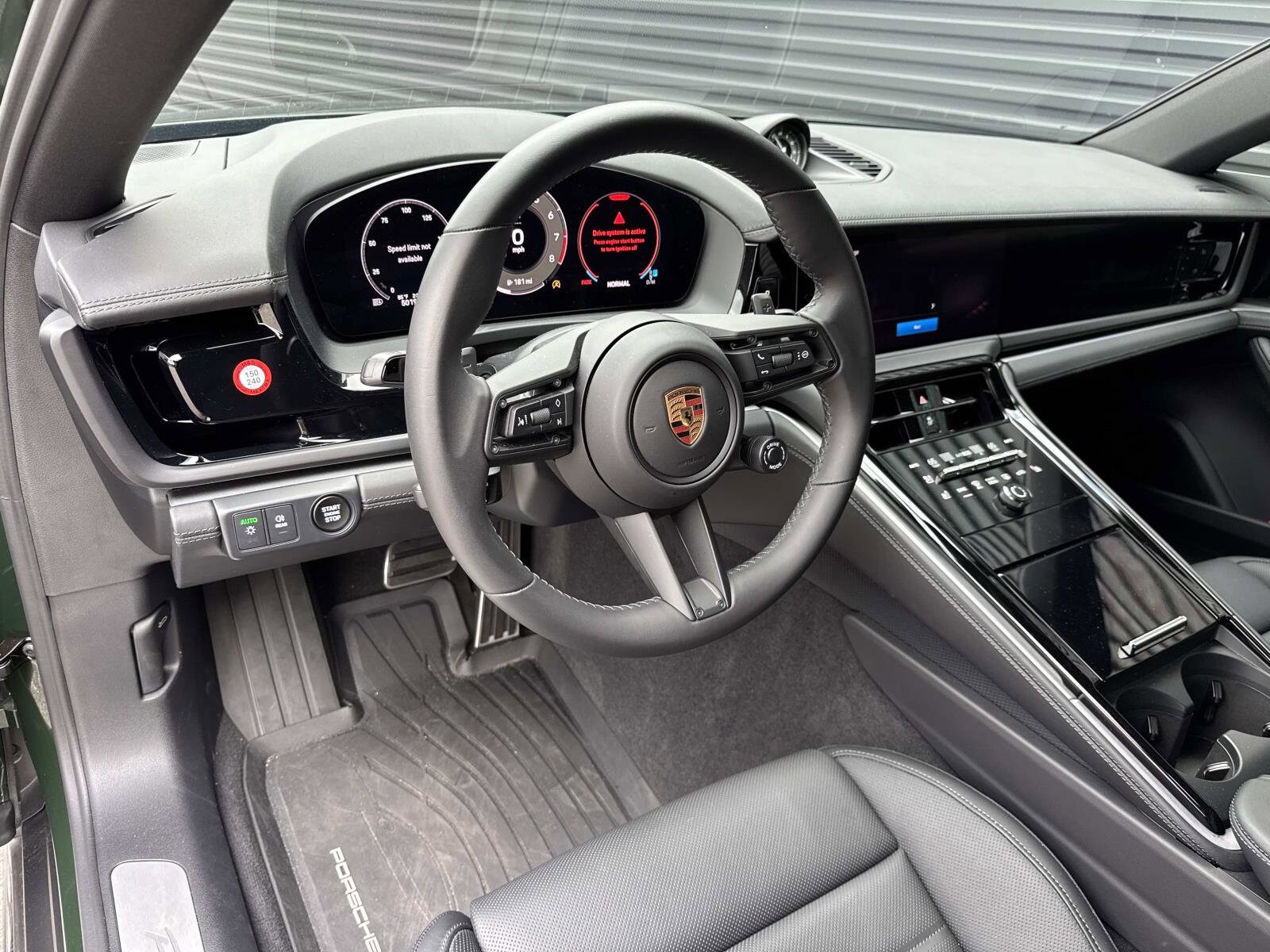 2024 Porsche Panamera 4 photo 4