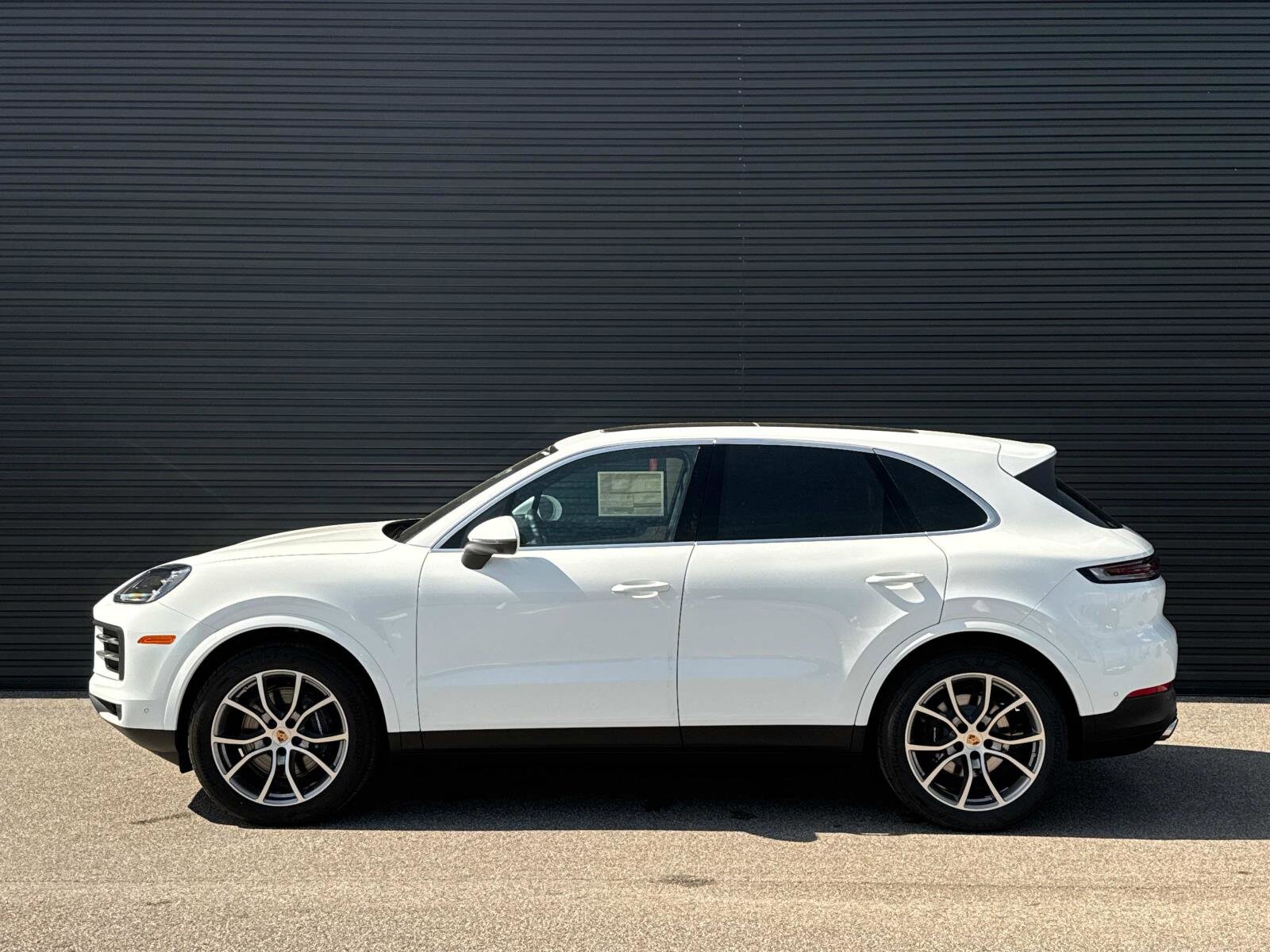2025 Porsche Cayenne photo 2