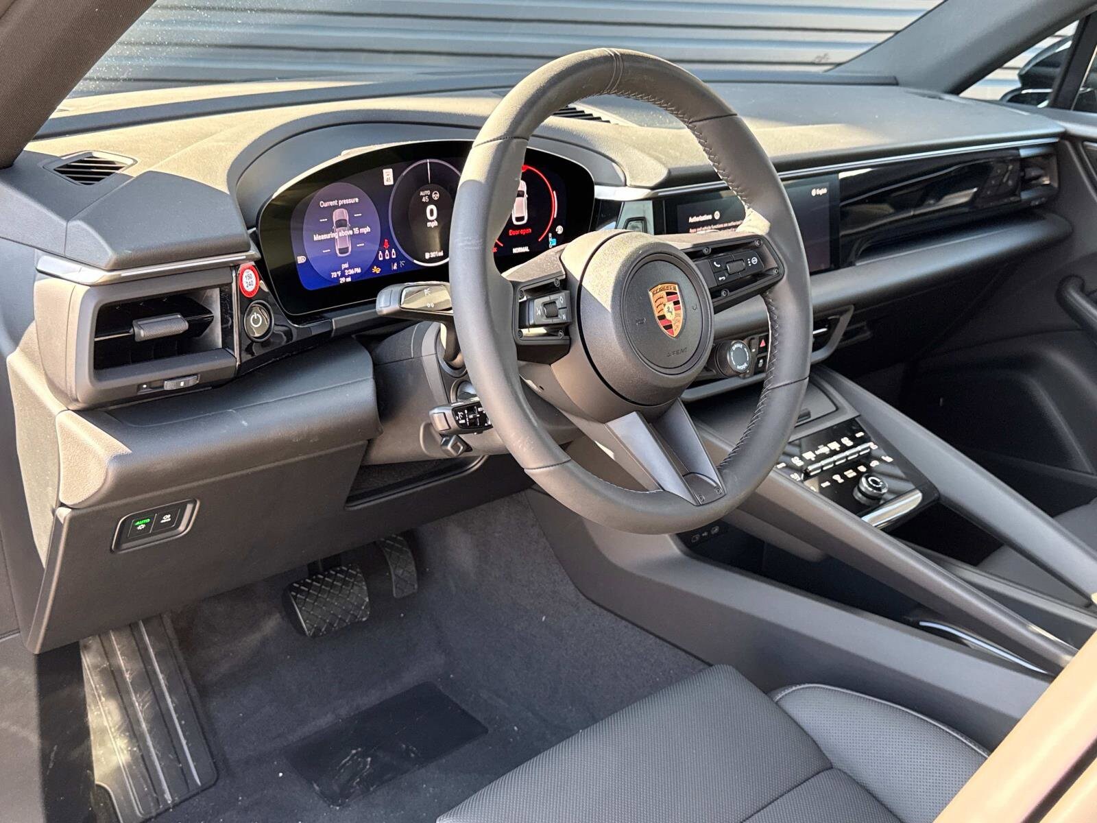 2025 Porsche Macan Electric photo 4
