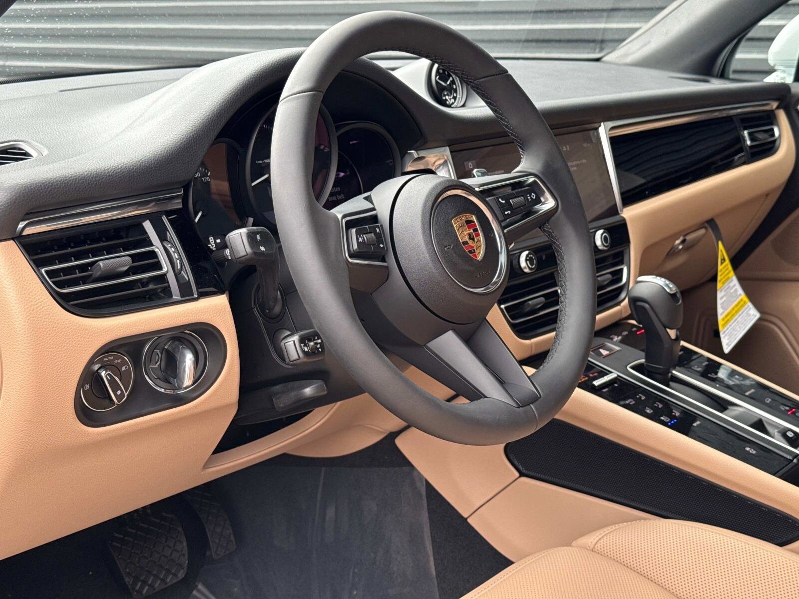 2025 Porsche Macan S photo 4