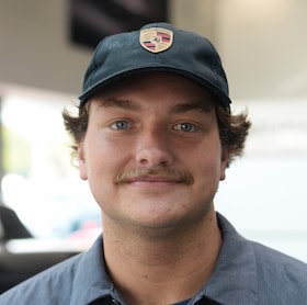 Staff member Carvan from ID_e80797289e82