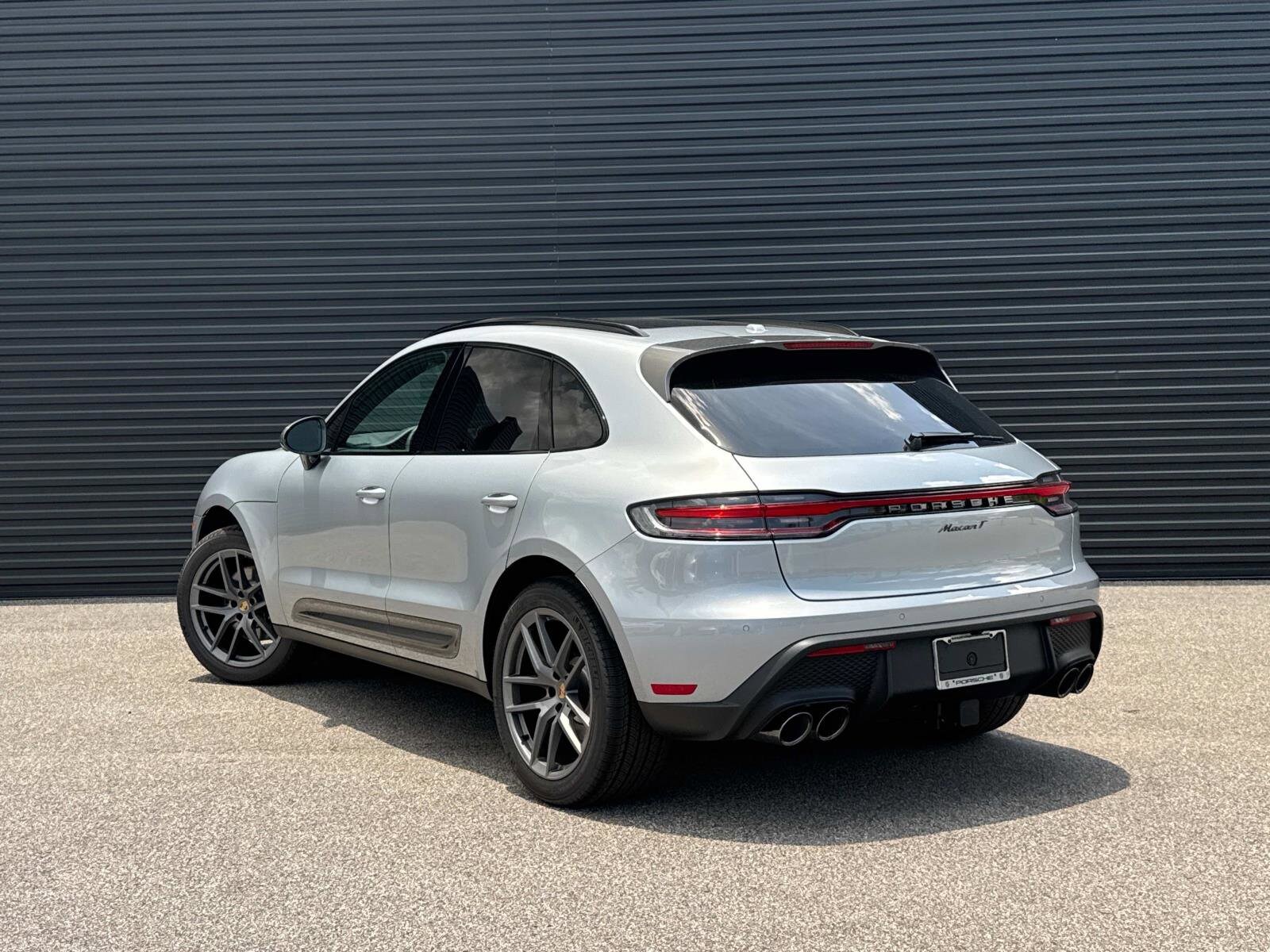 2025 Porsche Macan T photo 3