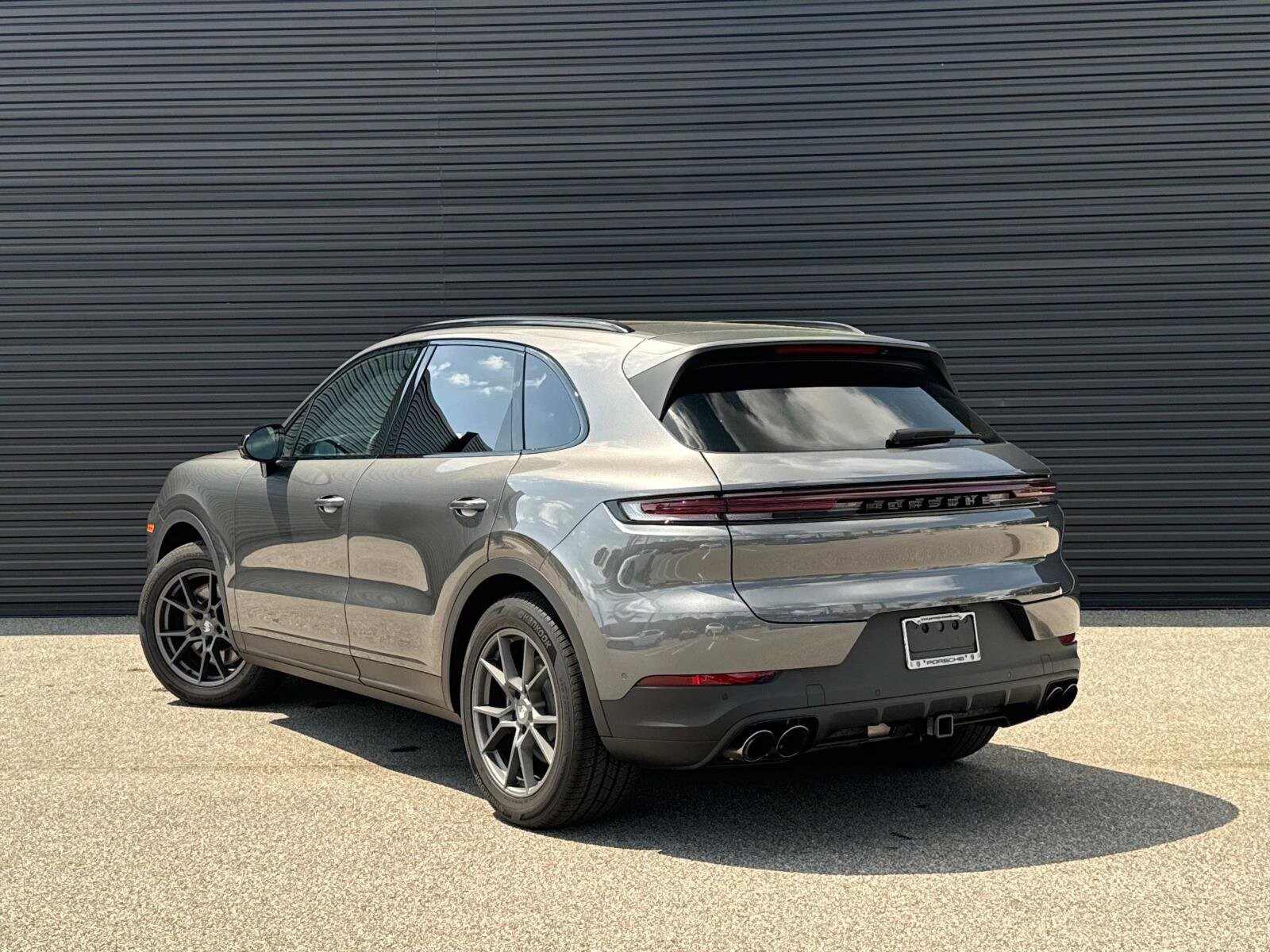 2025 Porsche Cayenne S photo 3