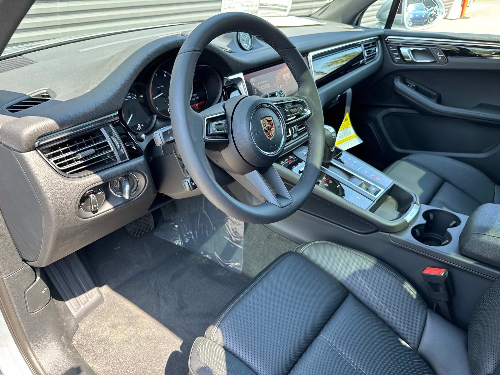 2026 Porsche Macan S photo 4