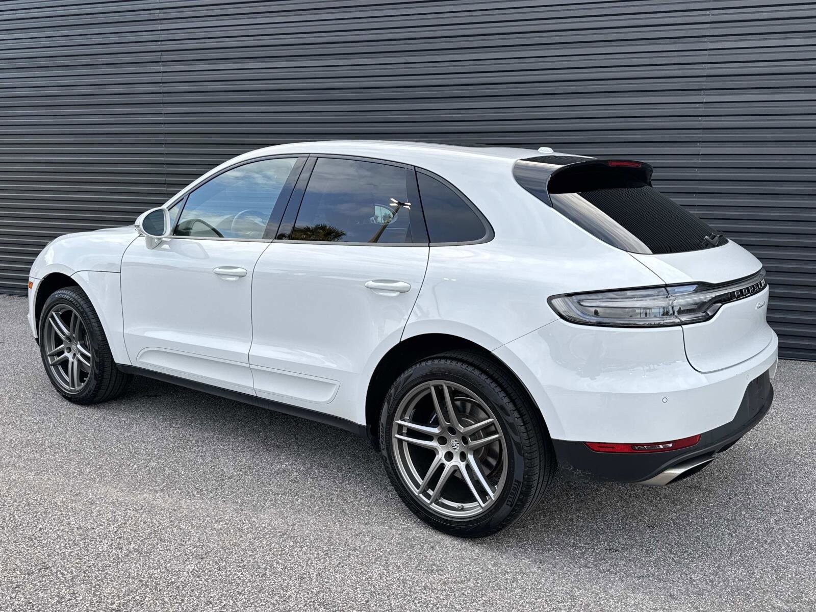 2021 Porsche Macan Base photo 3