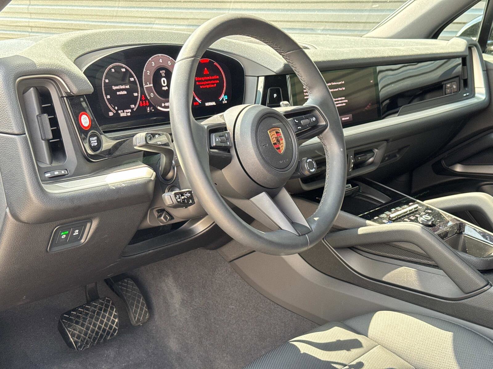 2025 Porsche Cayenne S photo 4