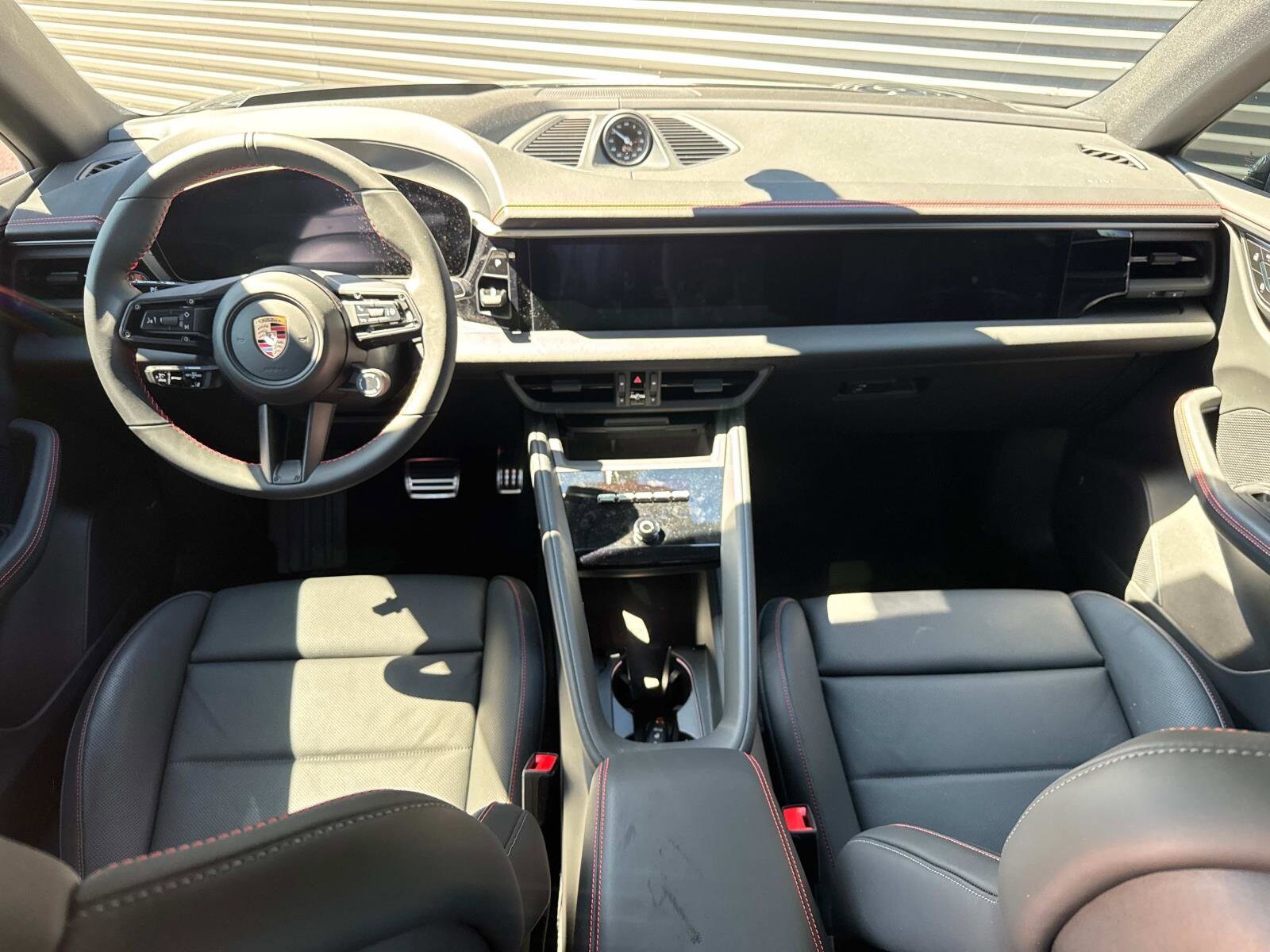 2025 Porsche Macan S - Photo 16