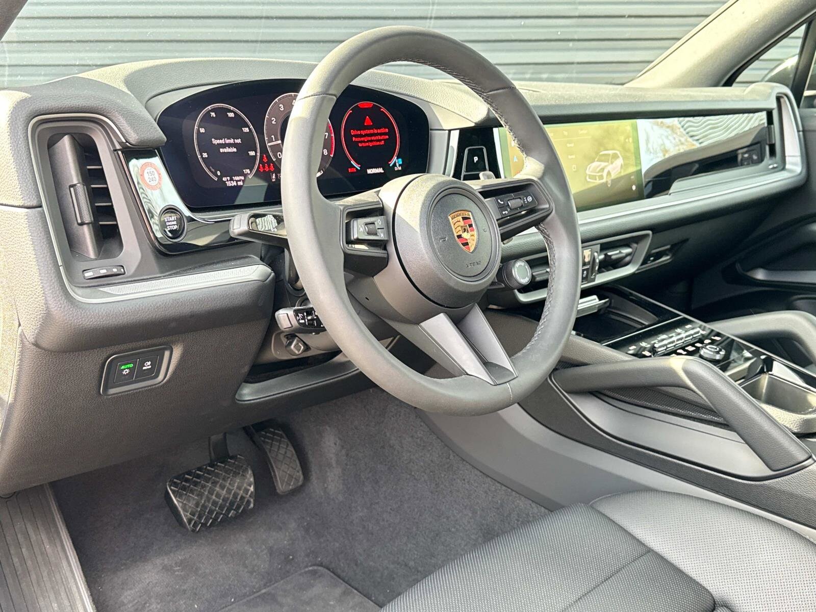 2025 Porsche Cayenne S photo 3