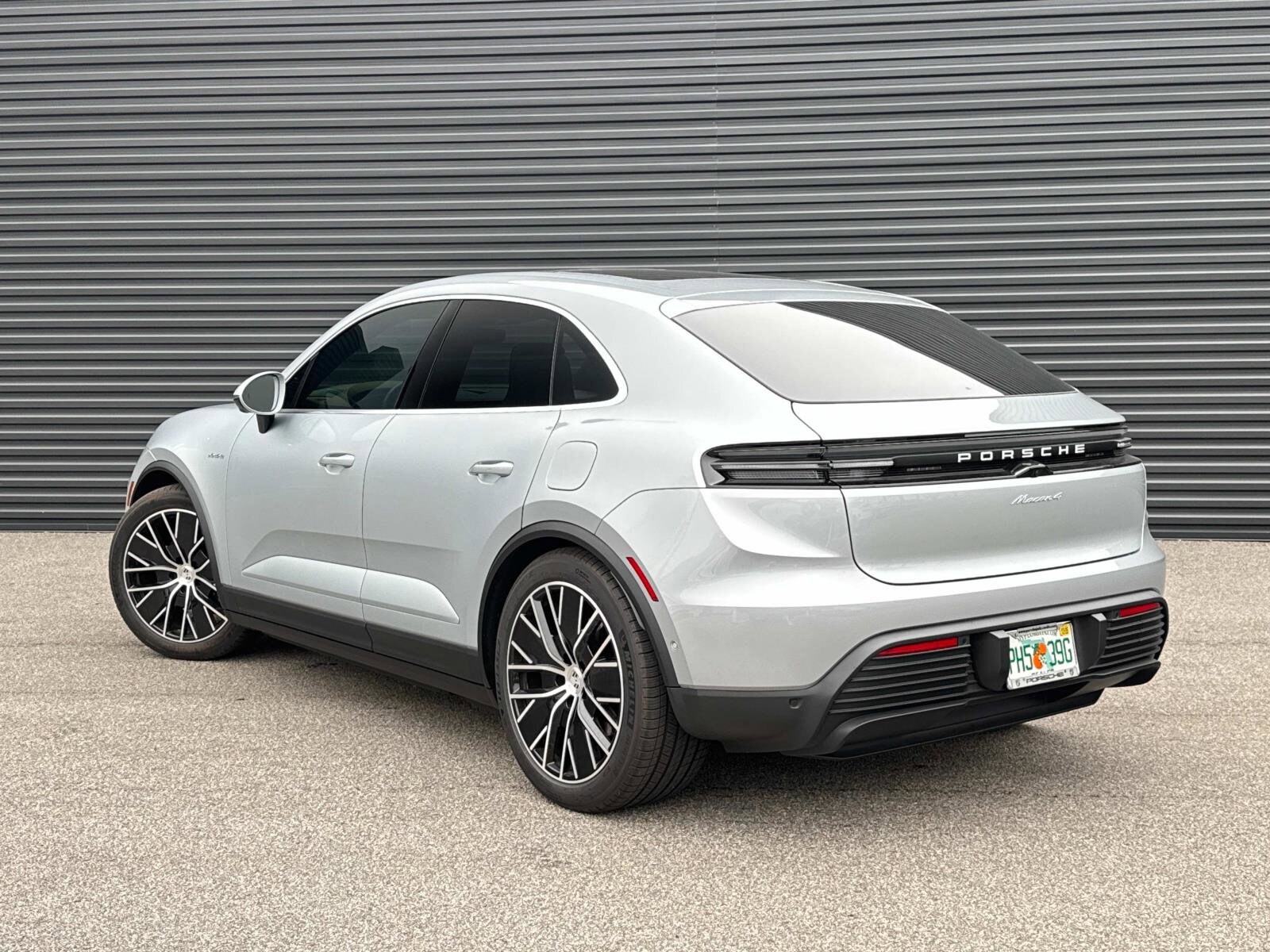 2024 Porsche Macan Electric 4 photo 3
