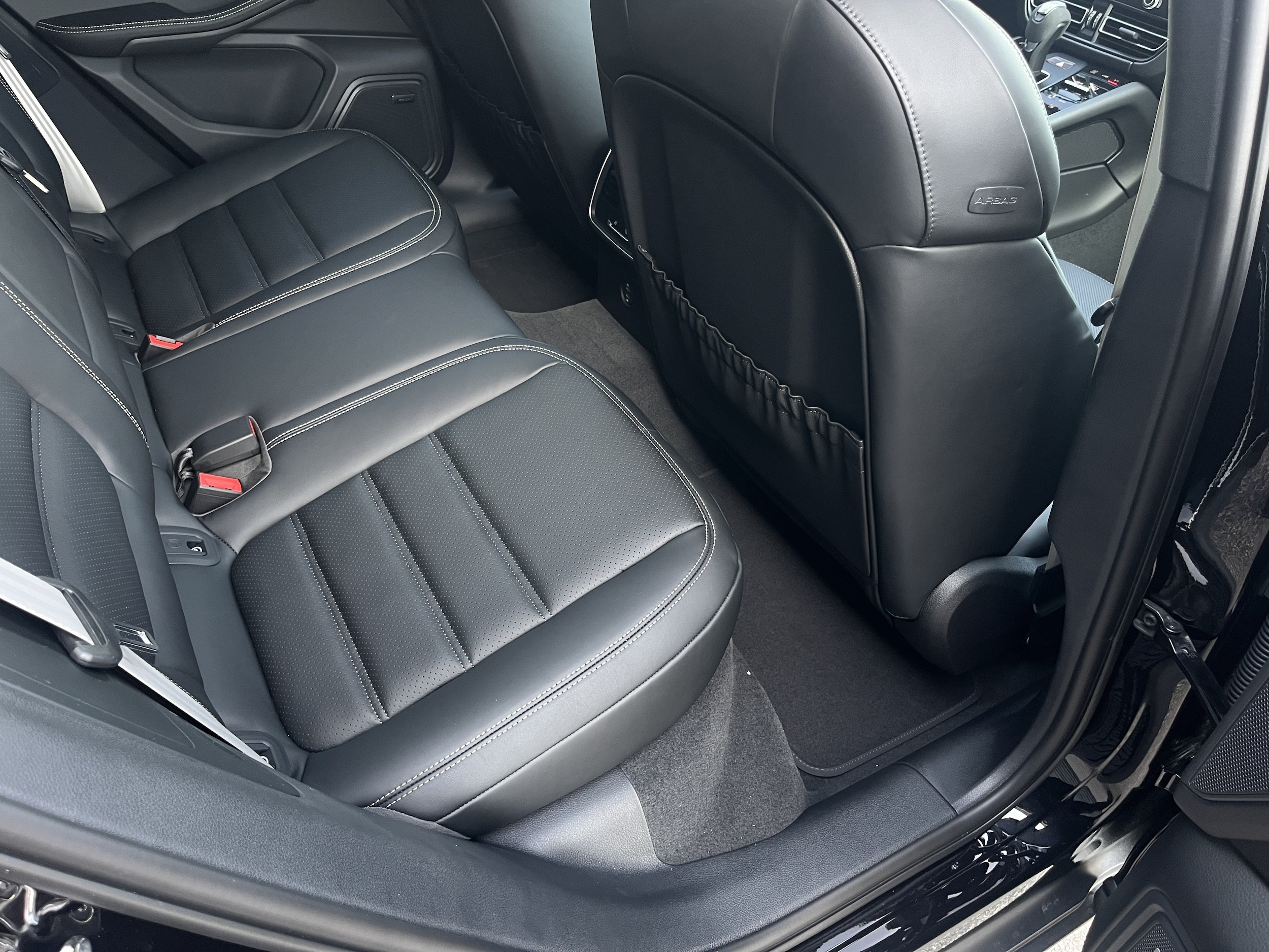 2026 Porsche Macan T - Photo 27
